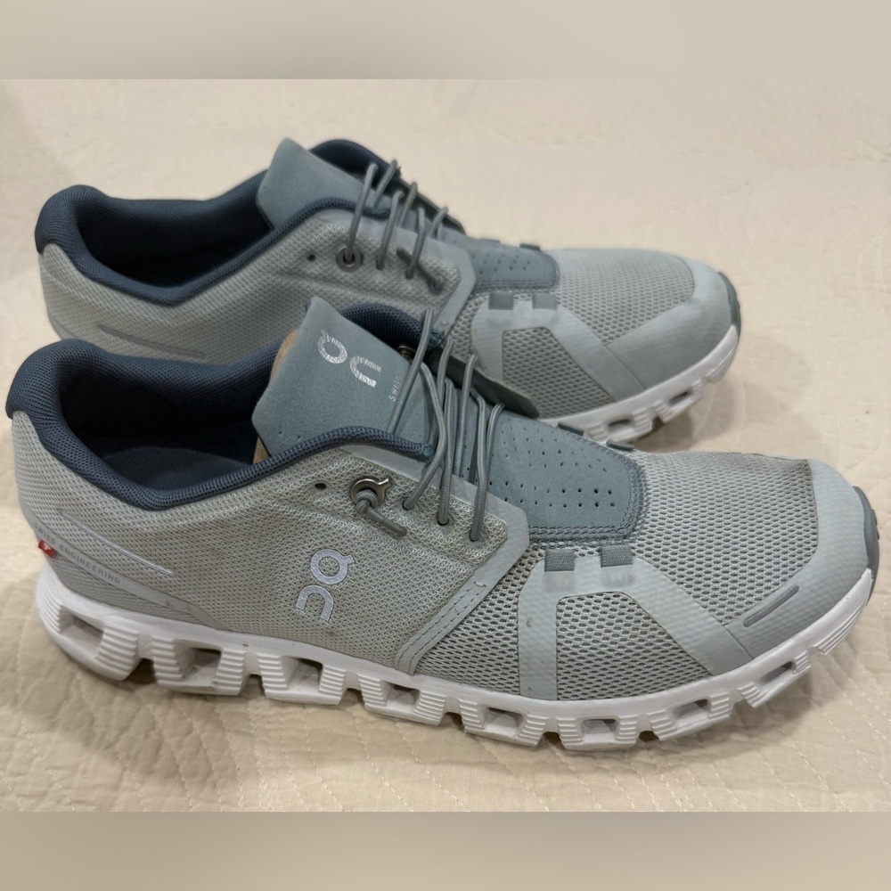 On Running Women’s Light Gray Athletic Shoes